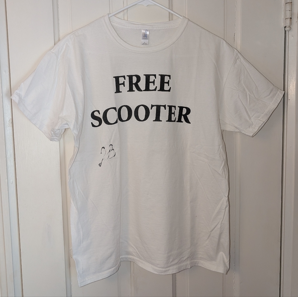 Justin Bieber AUTOGRAPHED White Free Scooter T-Shirt (Rare)